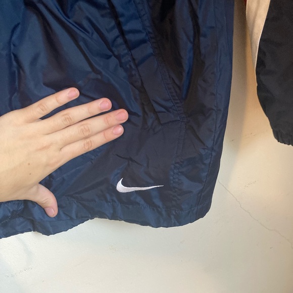 Men’s Nike Track Windbreaker Jacket Large Red/Blue - Picture 4 of 8